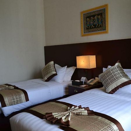 Hotel Broadway Yangon Luaran gambar