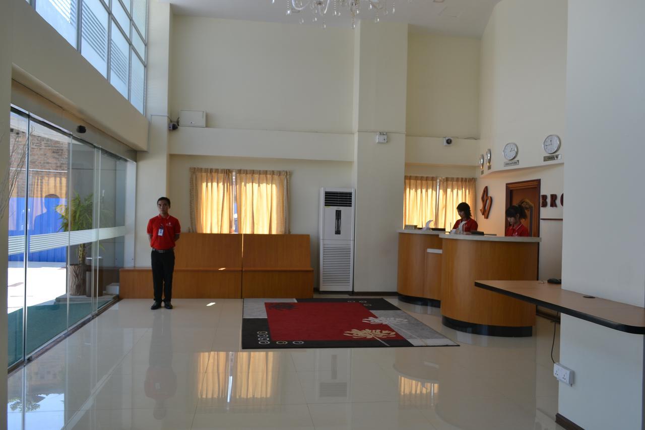 Hotel Broadway Yangon Luaran gambar