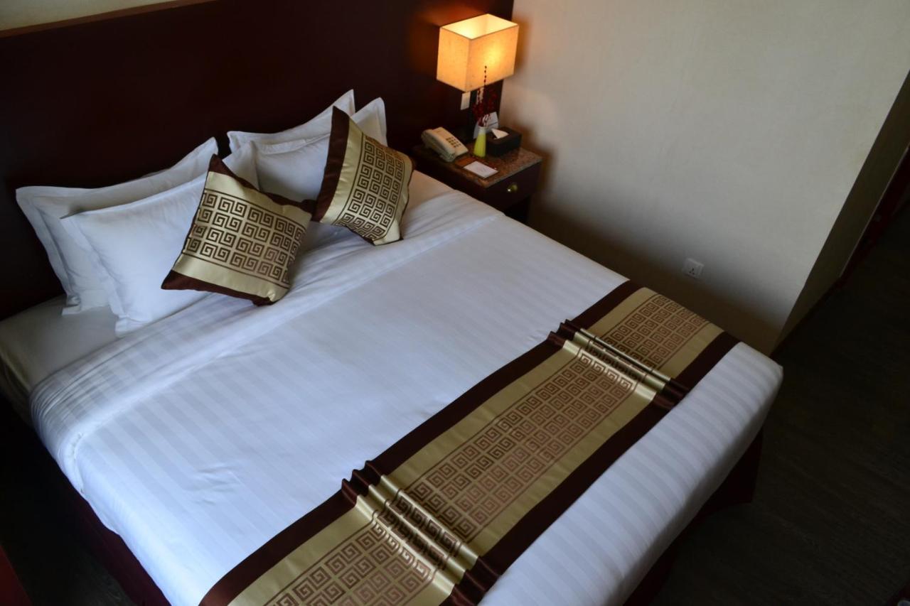 Hotel Broadway Yangon Luaran gambar