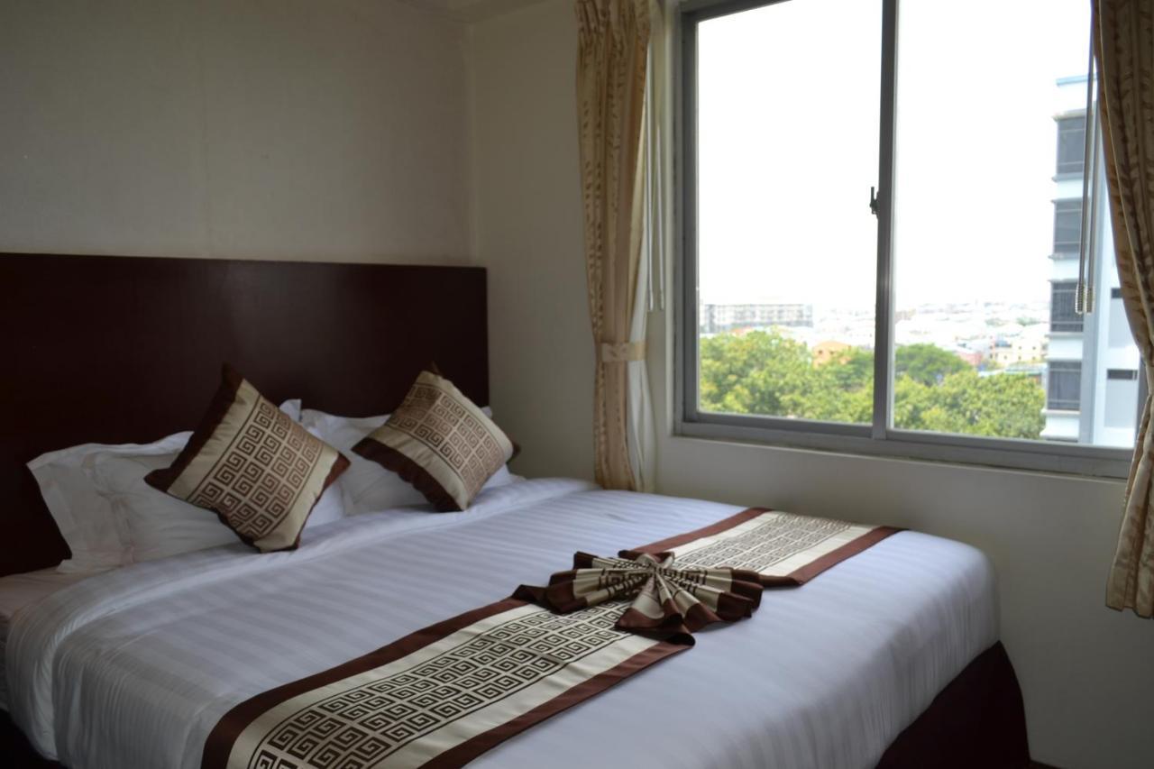Hotel Broadway Yangon Luaran gambar