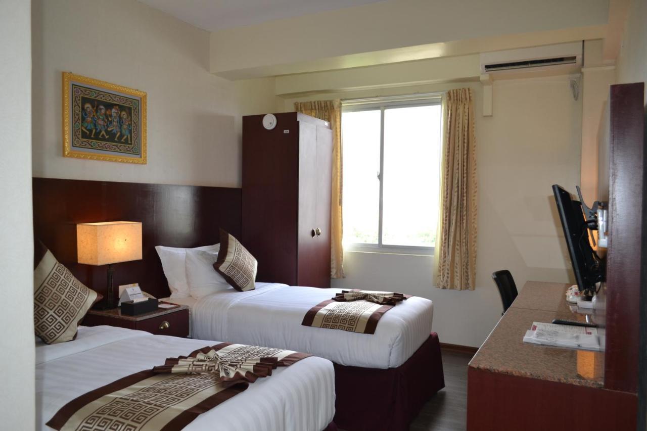 Hotel Broadway Yangon Luaran gambar