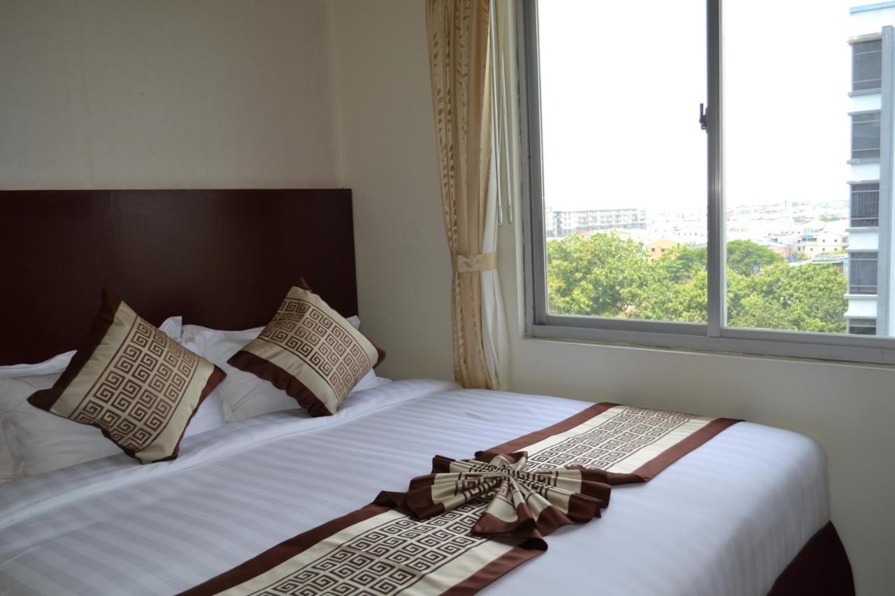 Hotel Broadway Yangon Luaran gambar