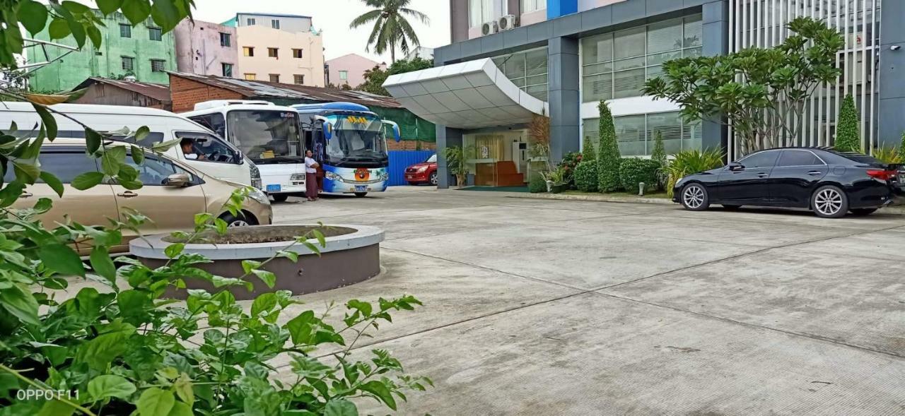 Hotel Broadway Yangon Luaran gambar