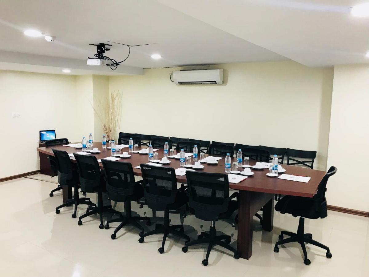 Hotel Broadway Yangon Luaran gambar
