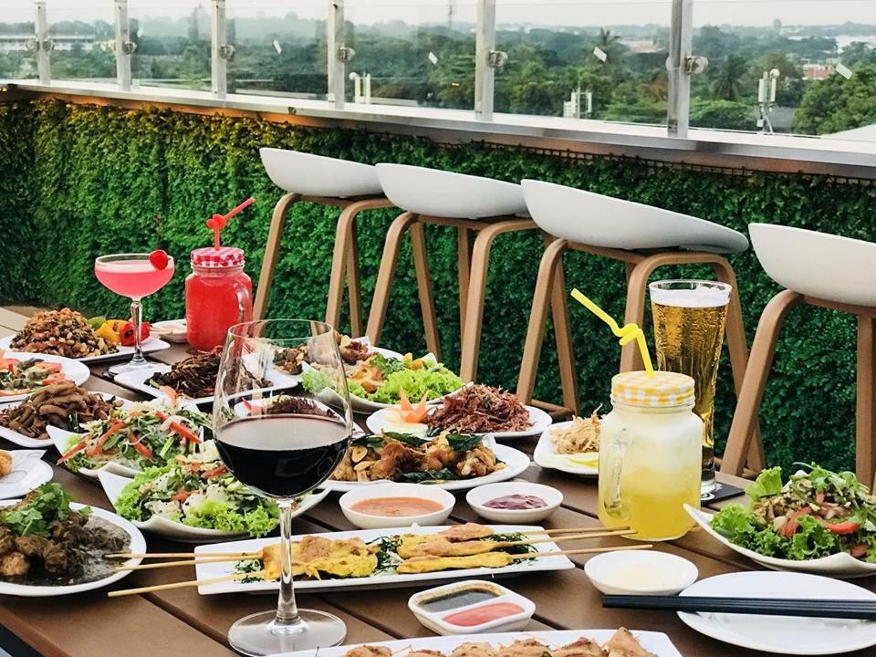 Hotel Broadway Yangon Luaran gambar